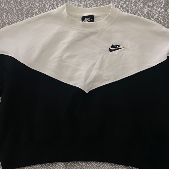 Nike Sweaters - Nike Cropped Crewneck size XL (black & white)